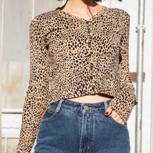 BRANDY MELVILLE LEOPARD PAIGE TOP